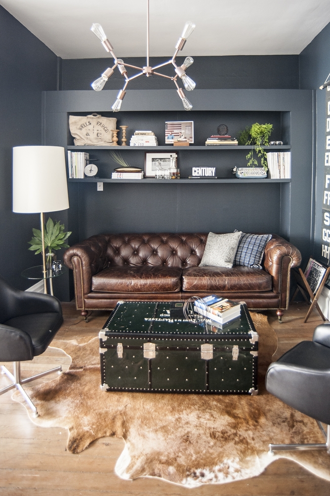 leather sofas are common for a masculine room
