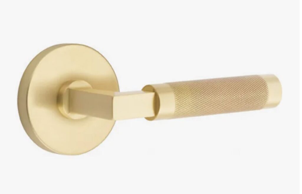 universal design uses door levers rather than door knobs