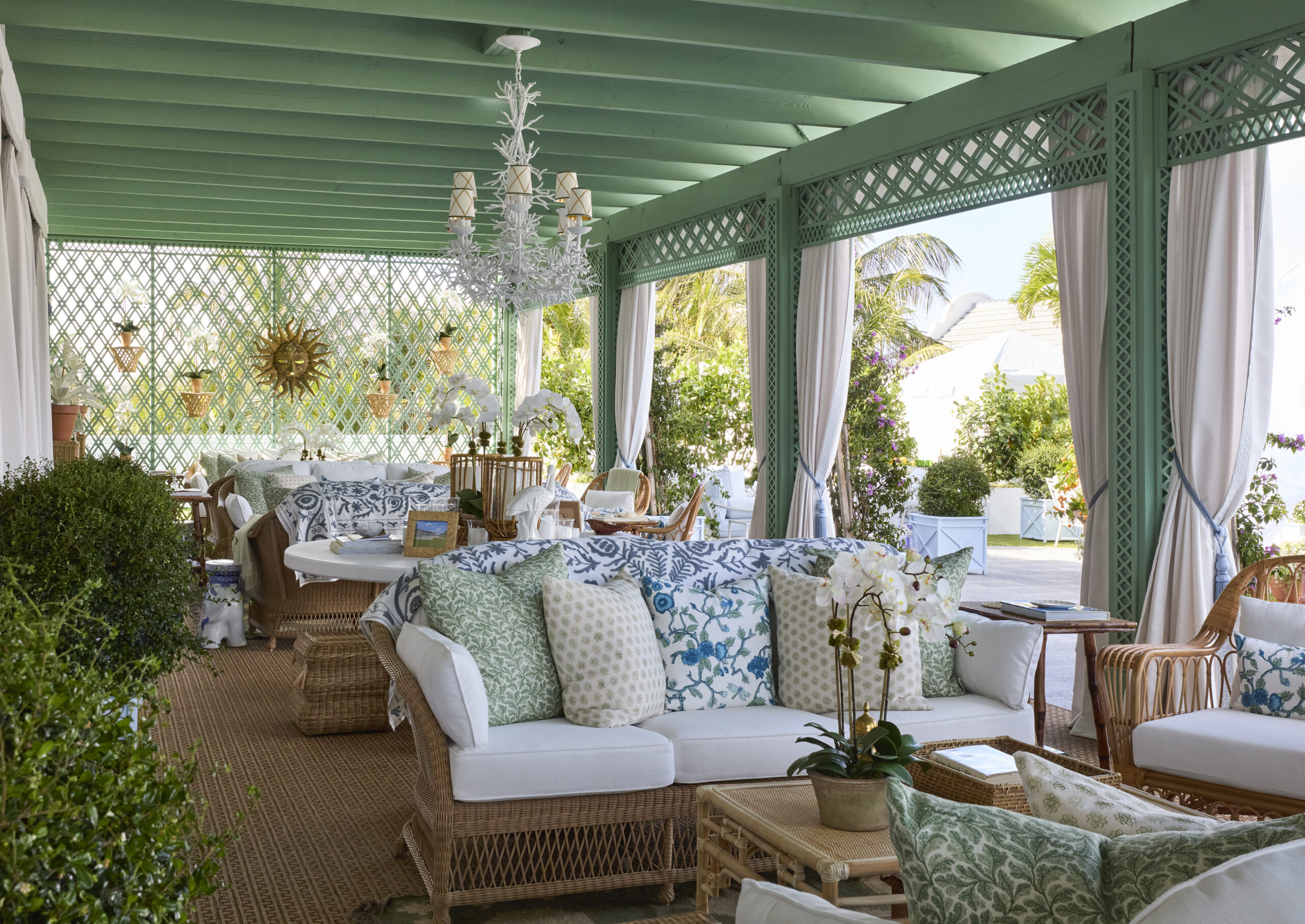 Kips Bay Decorator Show House Palm Beach | Designer: Ariel Okin | Photo: Carmel Brentley